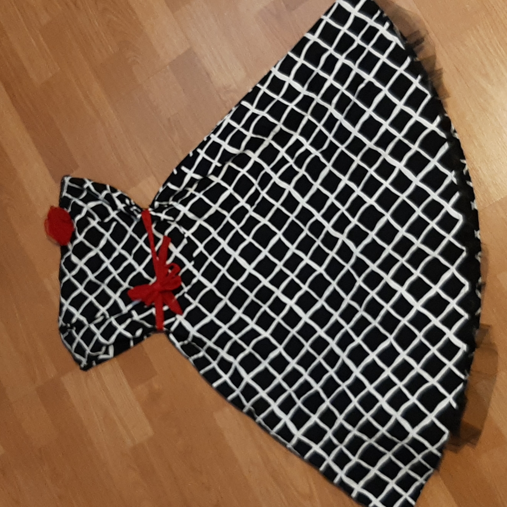 Beautiful black and white dress.  Size 13